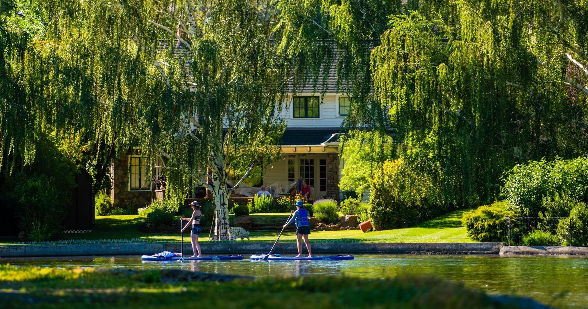 Convenient Paddleboard and Kayak Delivery for Bend Vacation Rentals: Explore Oregon’s Waterways Hassle-Free
