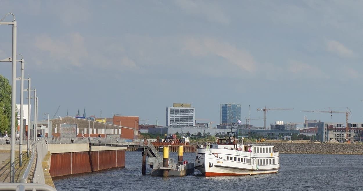 Water Taxi Experience with Hal Över in Bremerhaven