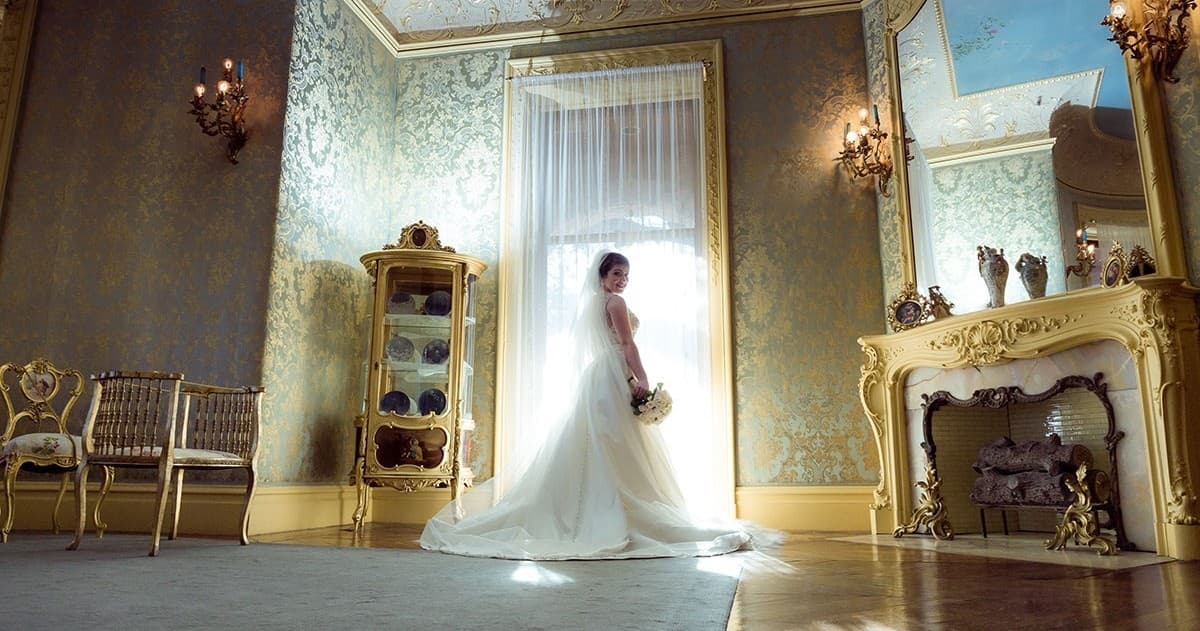 Outdoor Photography at Moody Mansion: Elegant Venue in [Location]