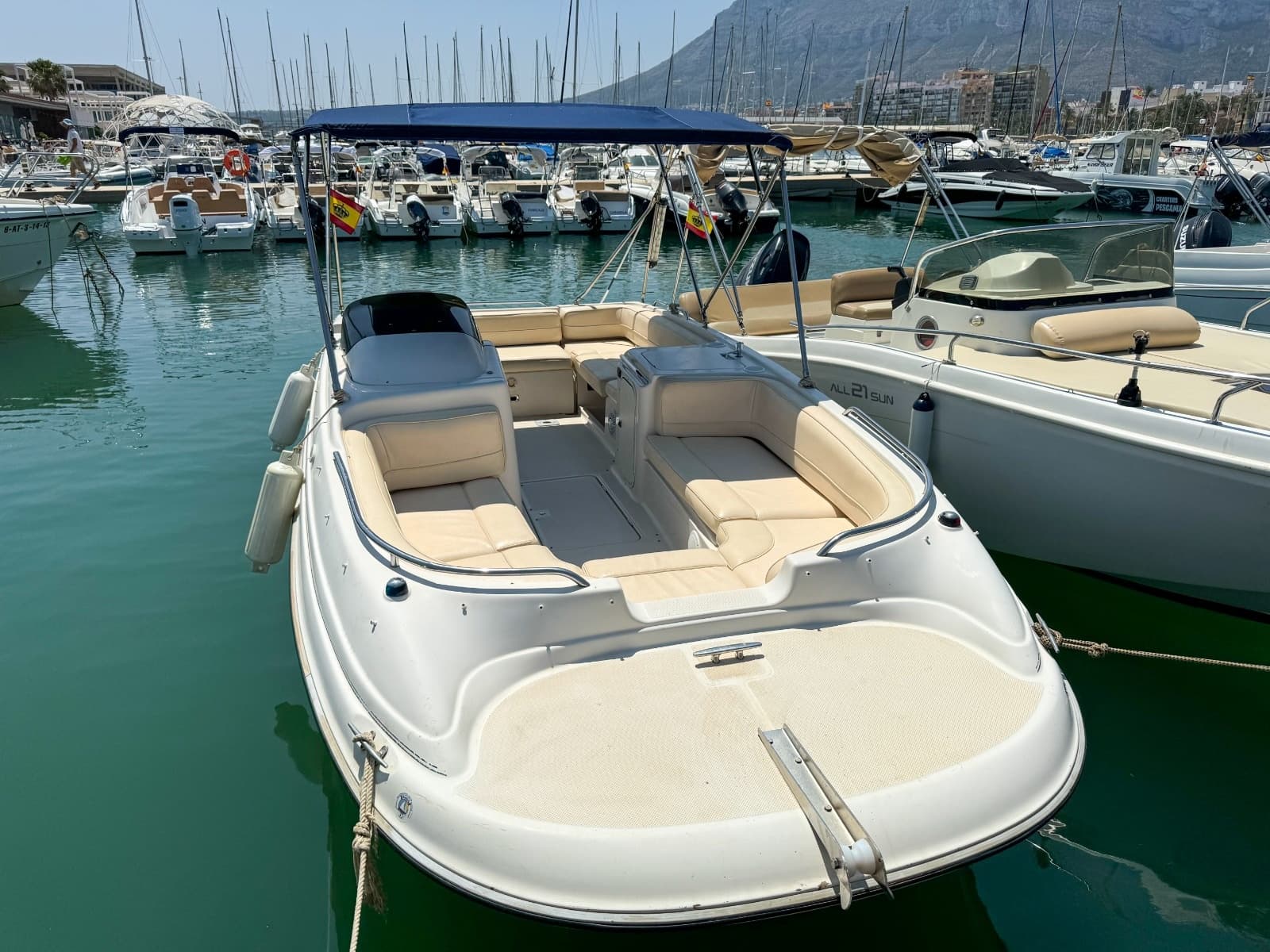 Coastal Boating Adventures with Nautica Perez in Dénia
