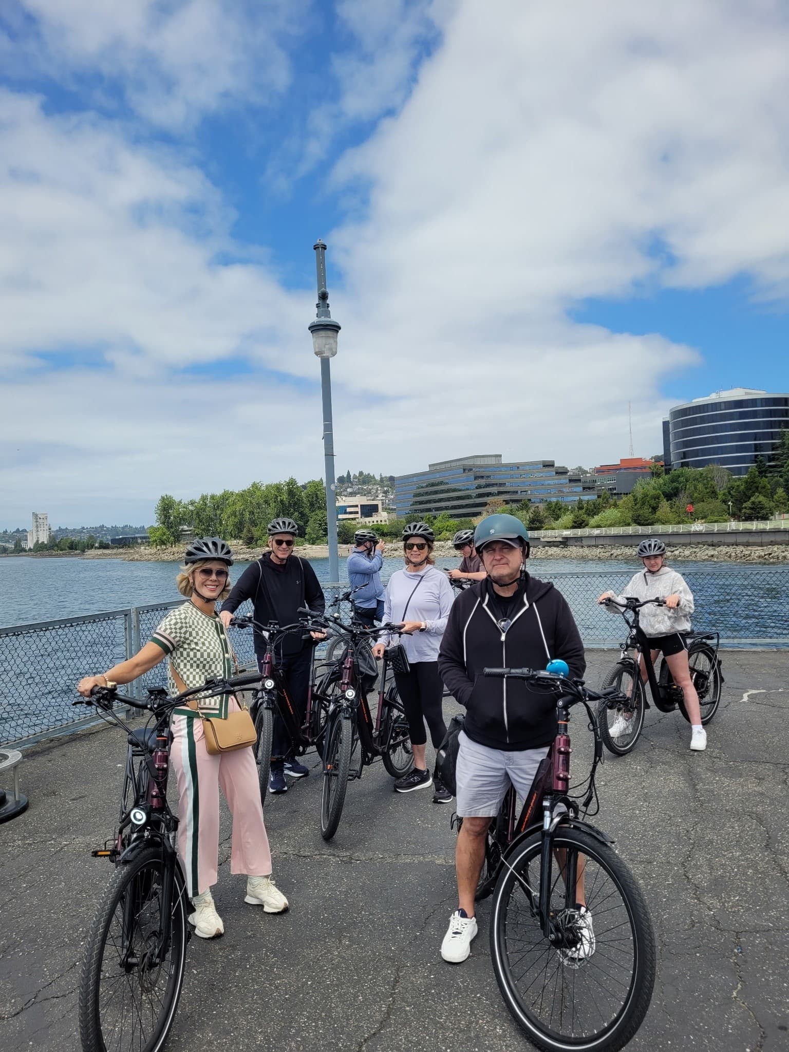 Ride Seattle’s Waterfront: Electric City Bicycle Tour of Elliott Bay and Neighborhoods