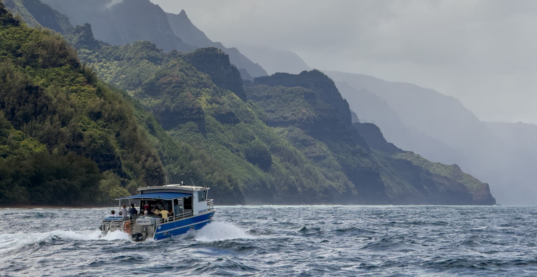 Na Pali Catamaran Winter Boat Tour in Hanalei