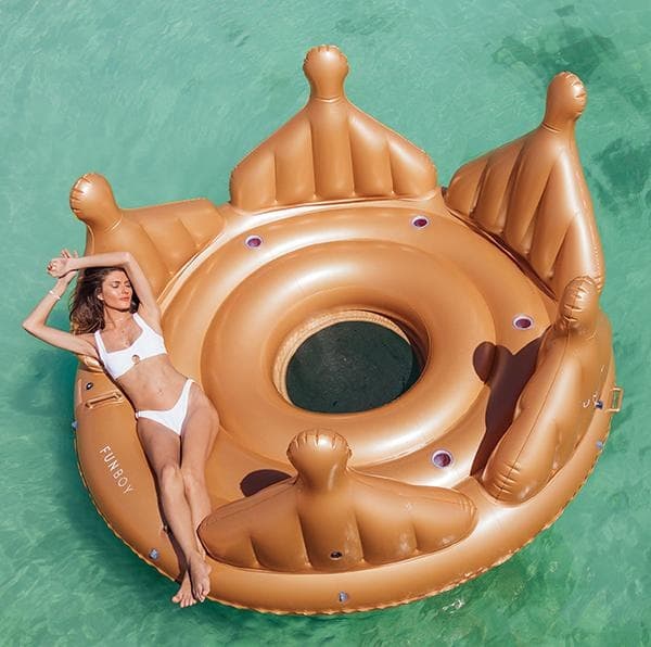Festival Crown Float: Relax on Lake Elsinore's Waters