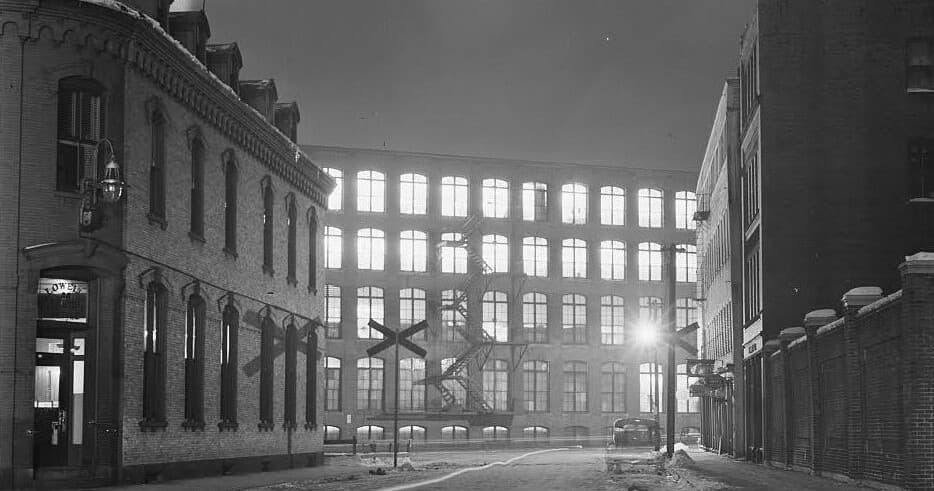 Bone & Water: Lowell Haunted Walking Tour - 90-Minute Ghost Walk in Lowell, MA