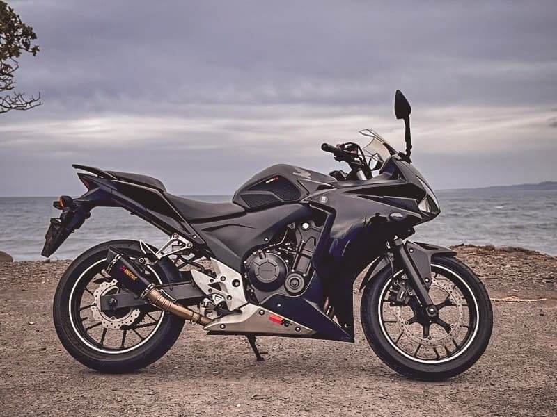 Ride Maui's Roads on a Honda CBR500R: Lightweight Sportbike Rentals in Kahului