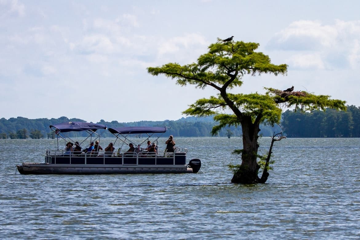 Countess Cara: Okauchee Lake Pontoon Rental for Family Tubing & Cruising