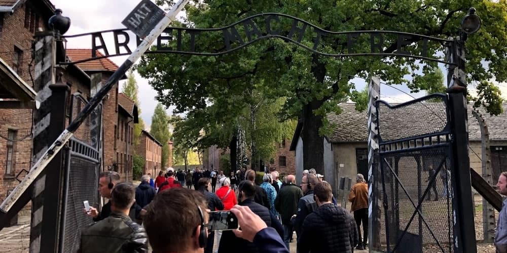 Auschwitz-Birkenau Guided Dutch Tour from Kraków — 7-Hour Reflective Visit