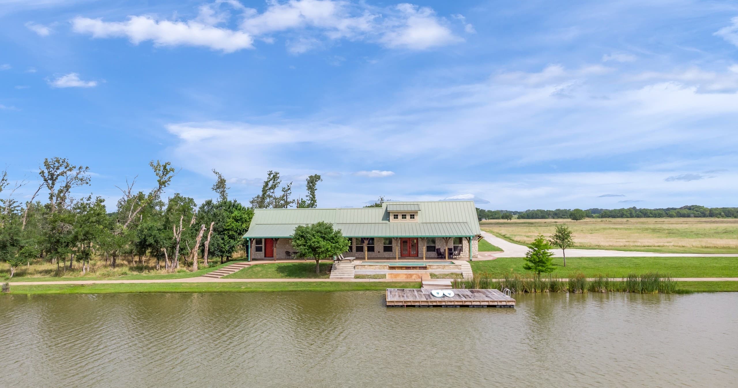 Waterfront Lodging at The Lakehouse near Waco Surf photo 1