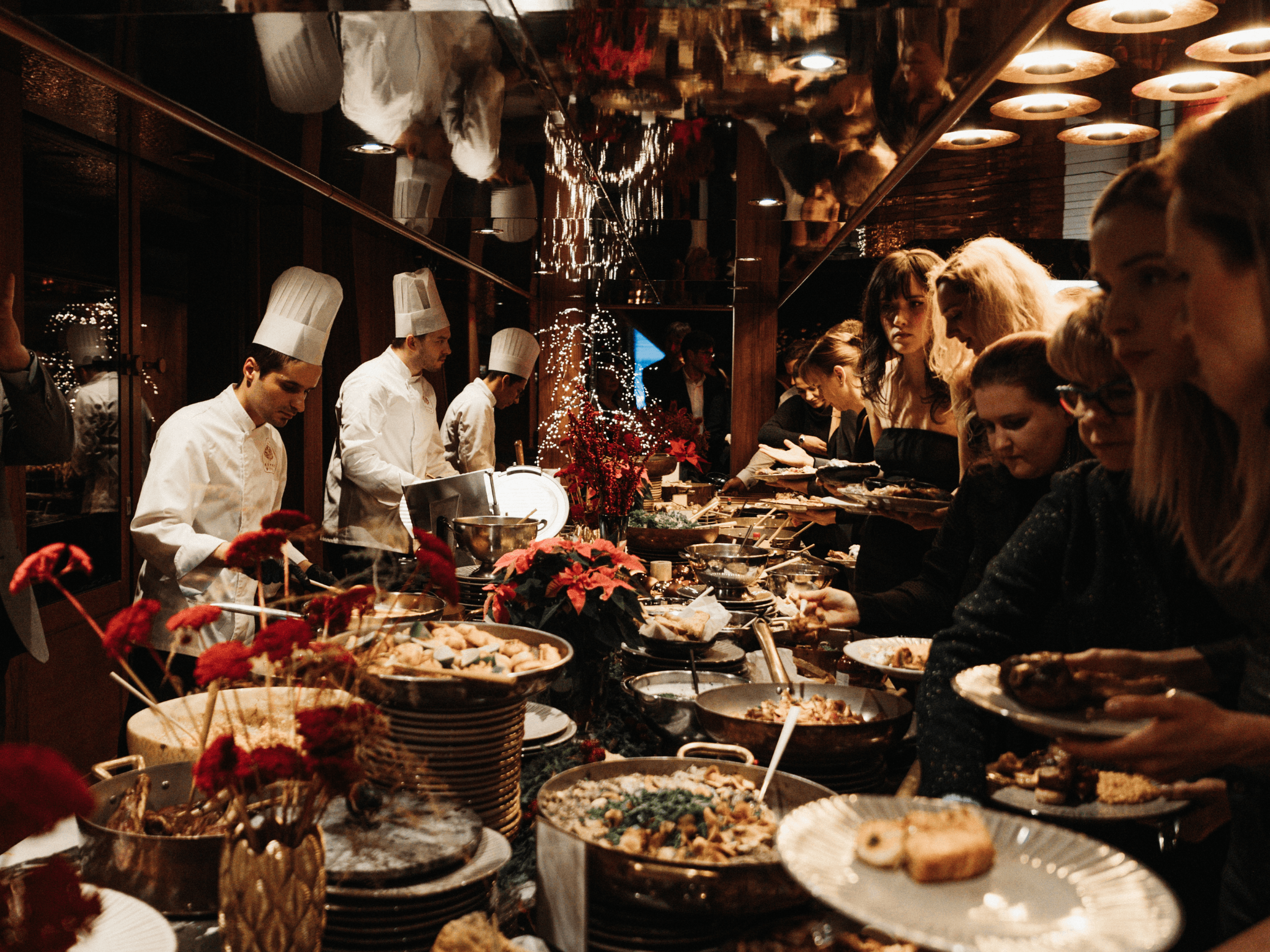 Water-Activities & Rubin Group: Danube River Dinner Cruise in Budapest