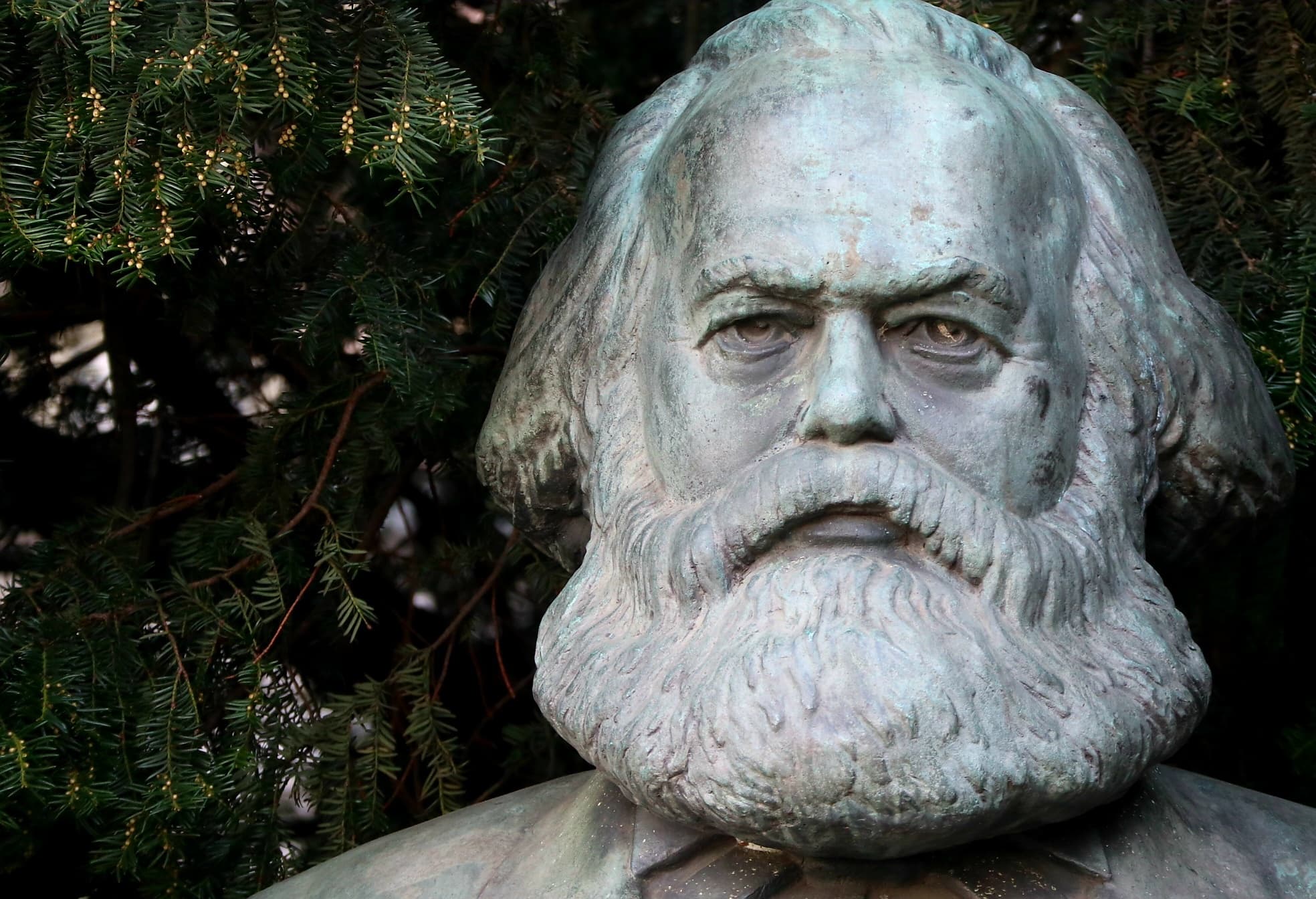 Historical Walking Tour of Berlin’s Stalinallee | Beyond and Beneath Tours
