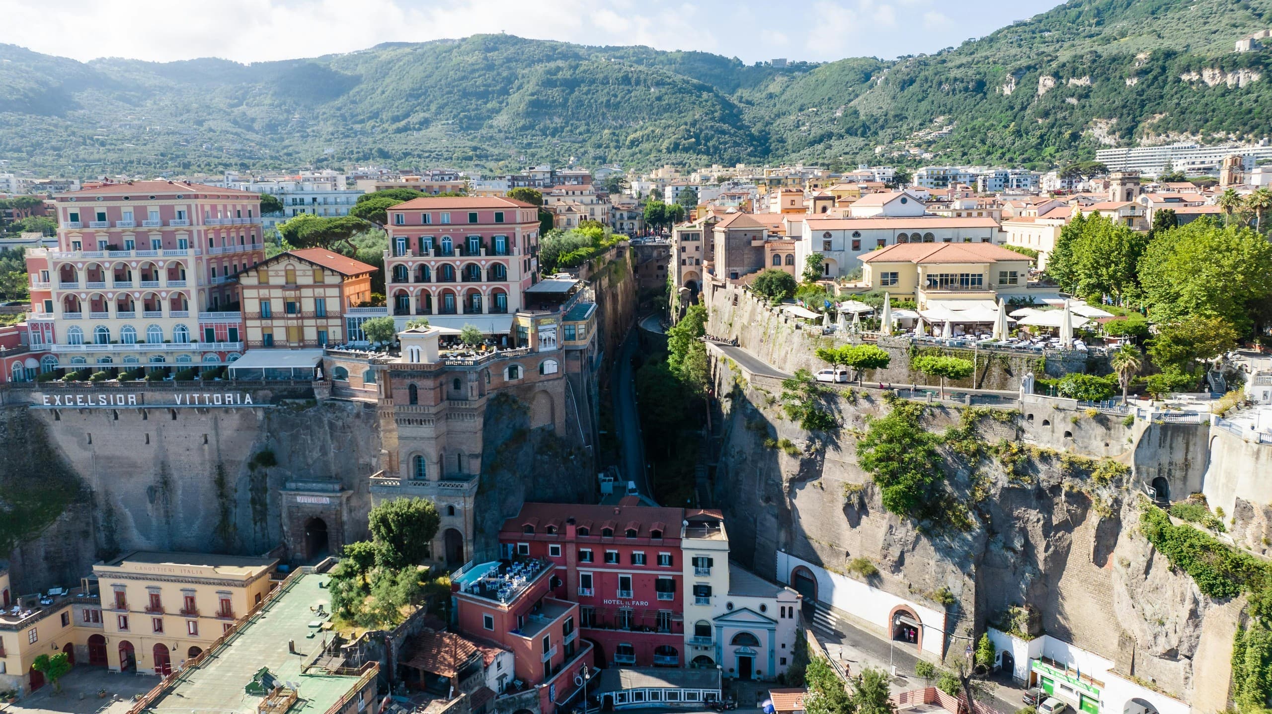 Sorrento Walking Tour: Piazza Tasso, Villa Comunale & Limoncello Tastings