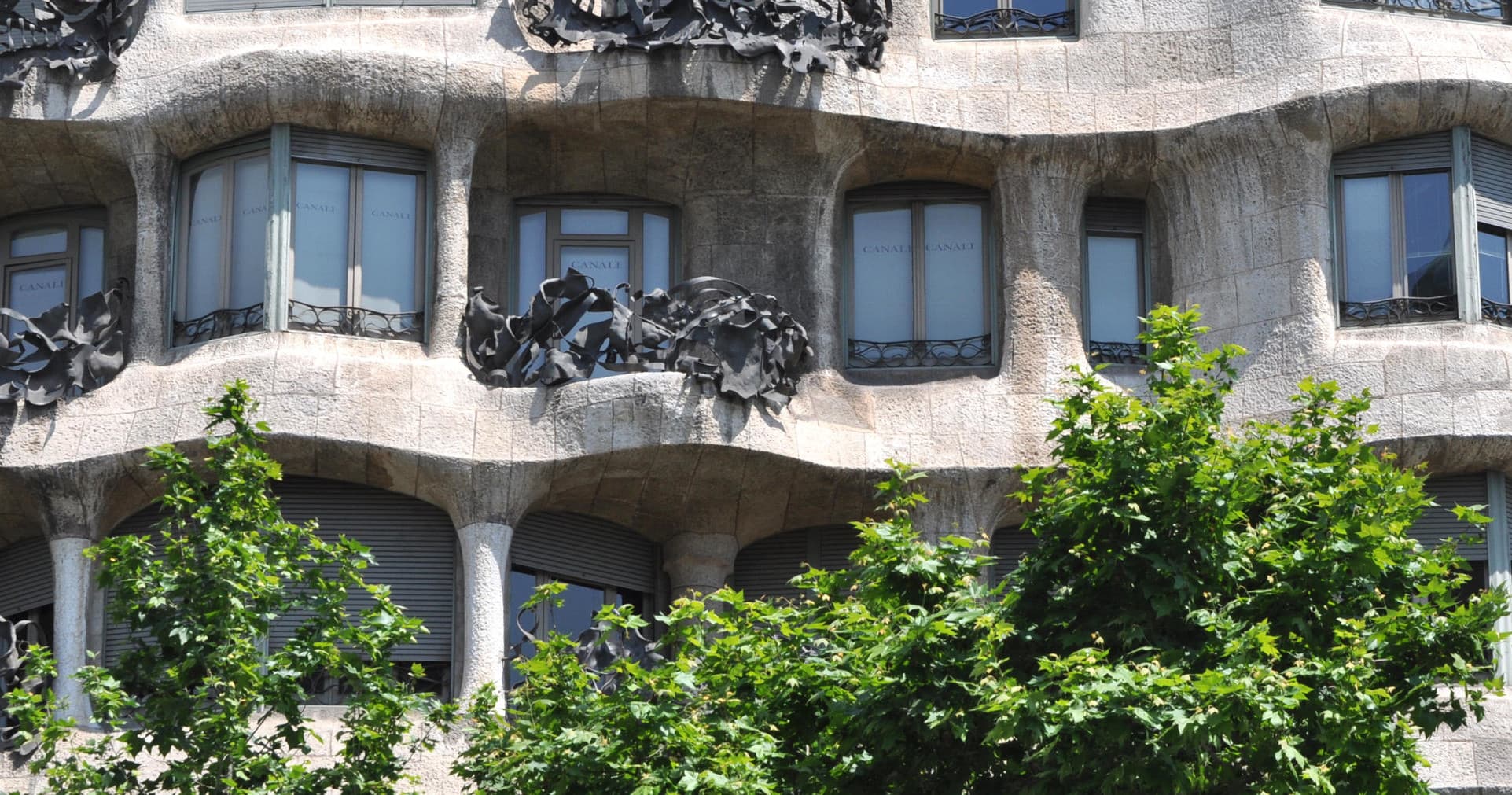 Barcelona Architecture Walks: Gaudí’s Urban Masterpieces