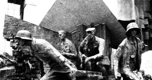Historical Walking Tour of Warsaw Uprising with AB Poland Travel