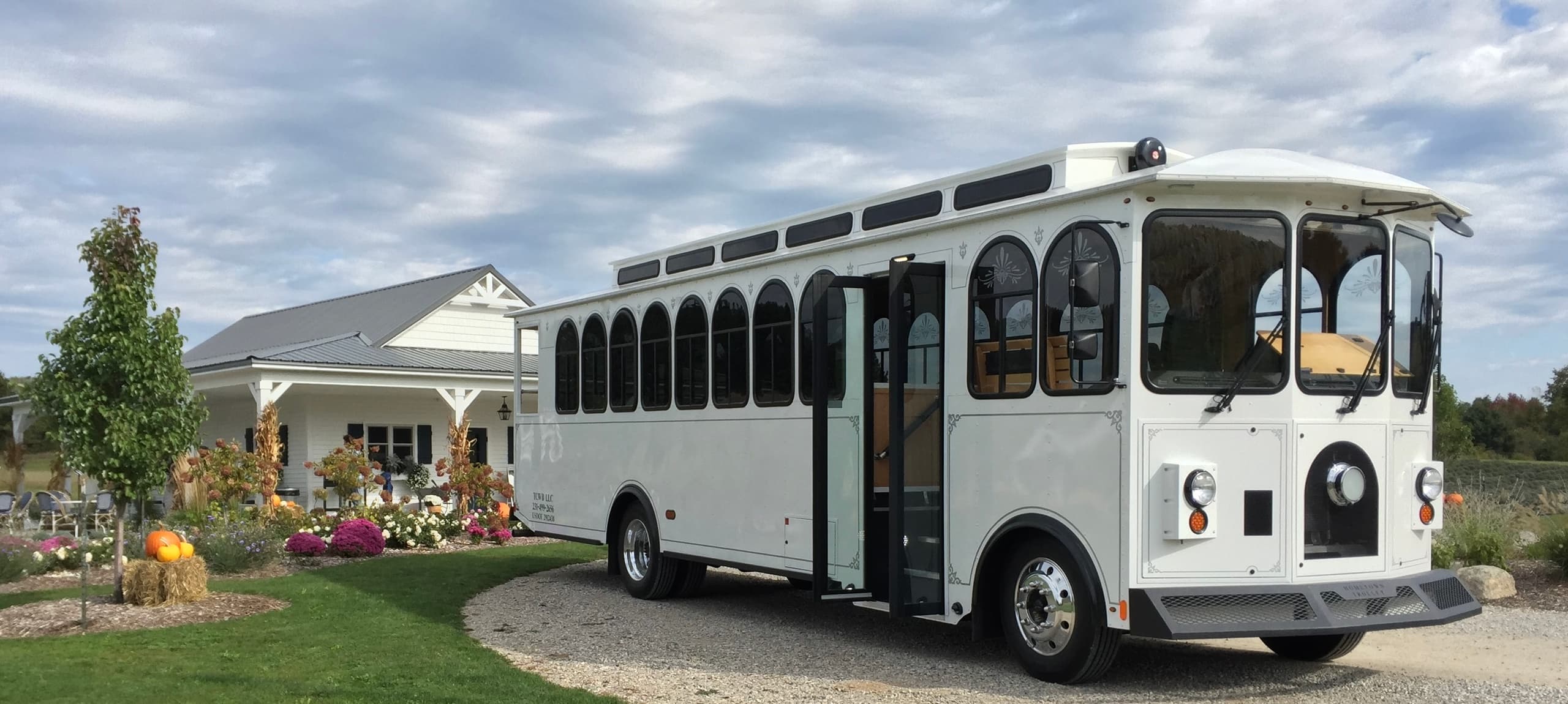 Celebrate Your Wedding with a Charming Trolley Ride in Traverse City, Michigan