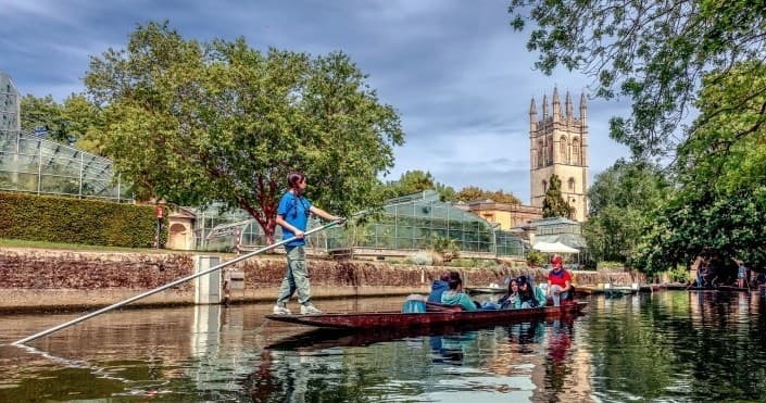 Walking & Punting in Oxford with Alumni Tours