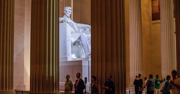 Washington After Dark: Illuminated Monuments Night Tour in DC photo 2