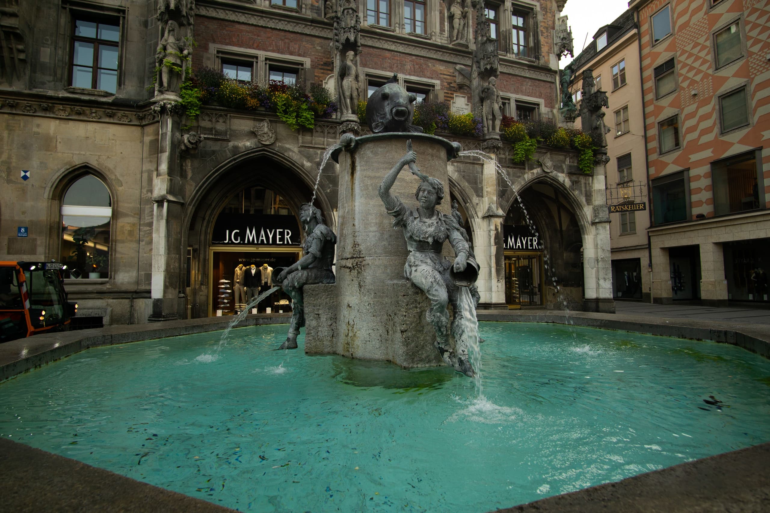 Urban Cultural Tour with Adventure World Tours in Munich