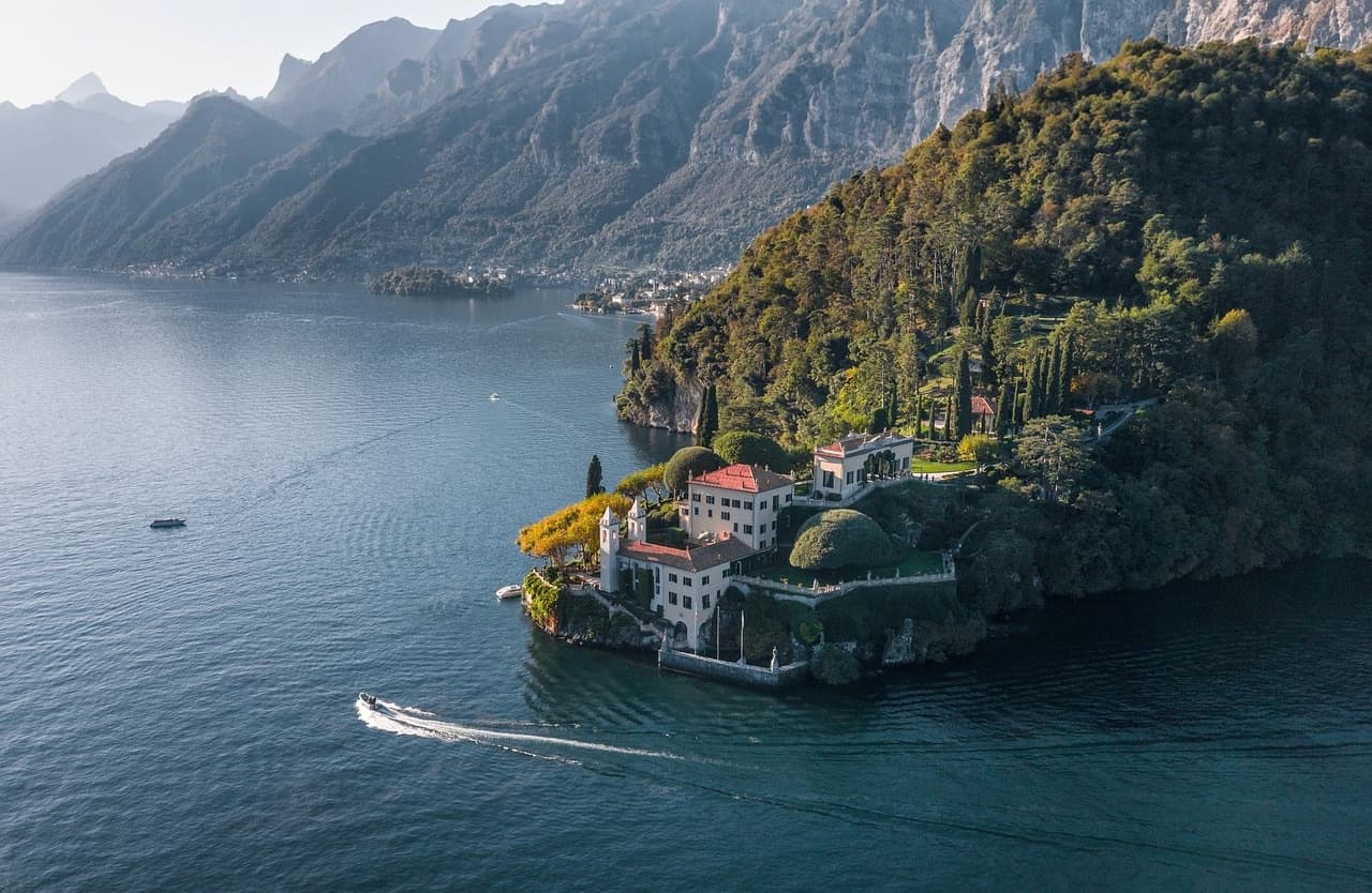 Luxury Lake Como Boat Tours with Villa Hunters by B&S Boat Service