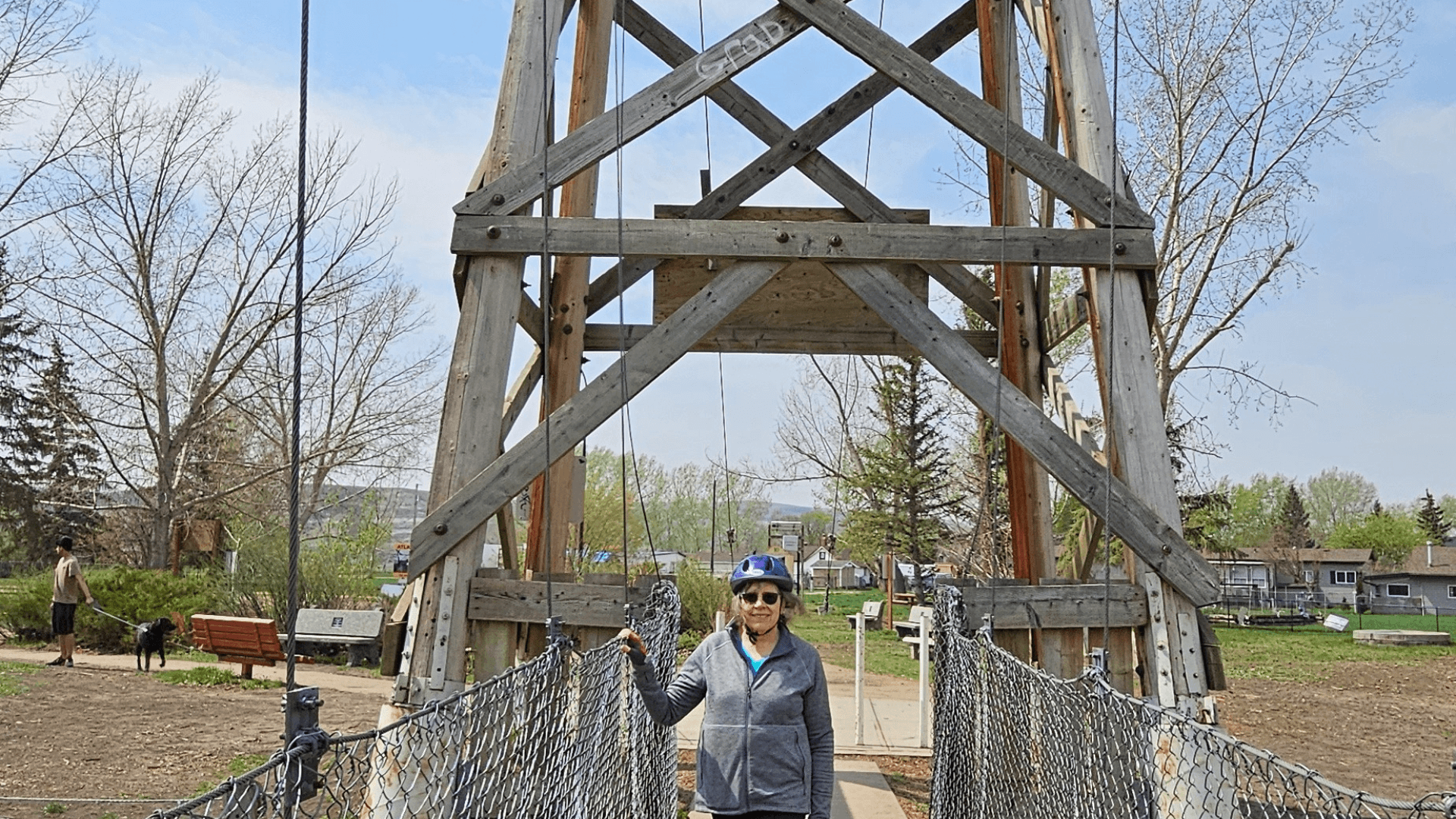 Water Activities & Heritage: Suspension Bridge Tour in Drumheller