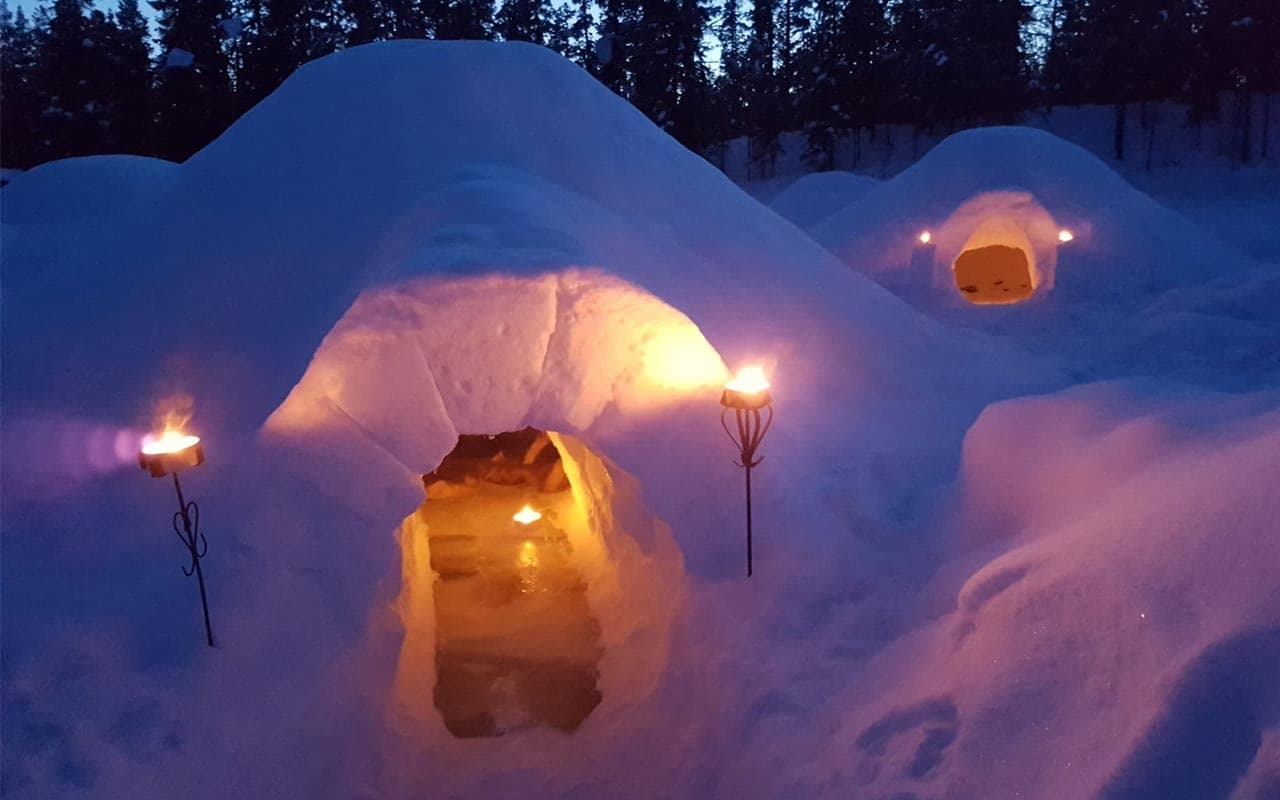 Winter Adventure: Snowmobile Overnight with Kiruna Guidetur