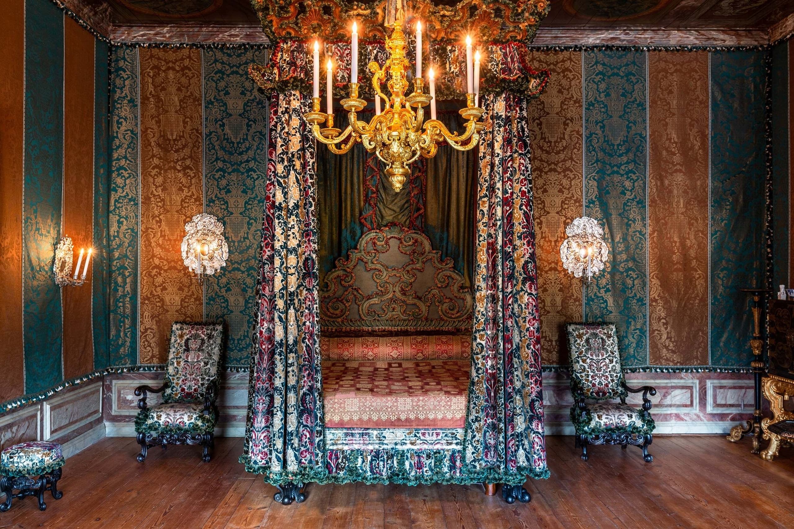 Royal Palaces and Tulip Seas: Private Het Loo Tour from Amsterdam photo 2