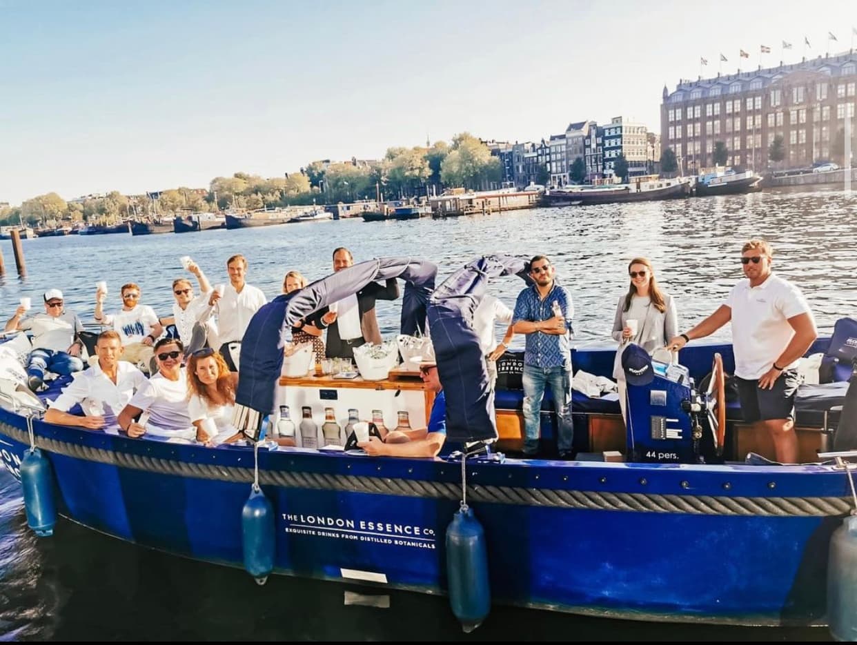 Explore Amsterdam’s Canals: The Ultimate Private Floating Tour Experience