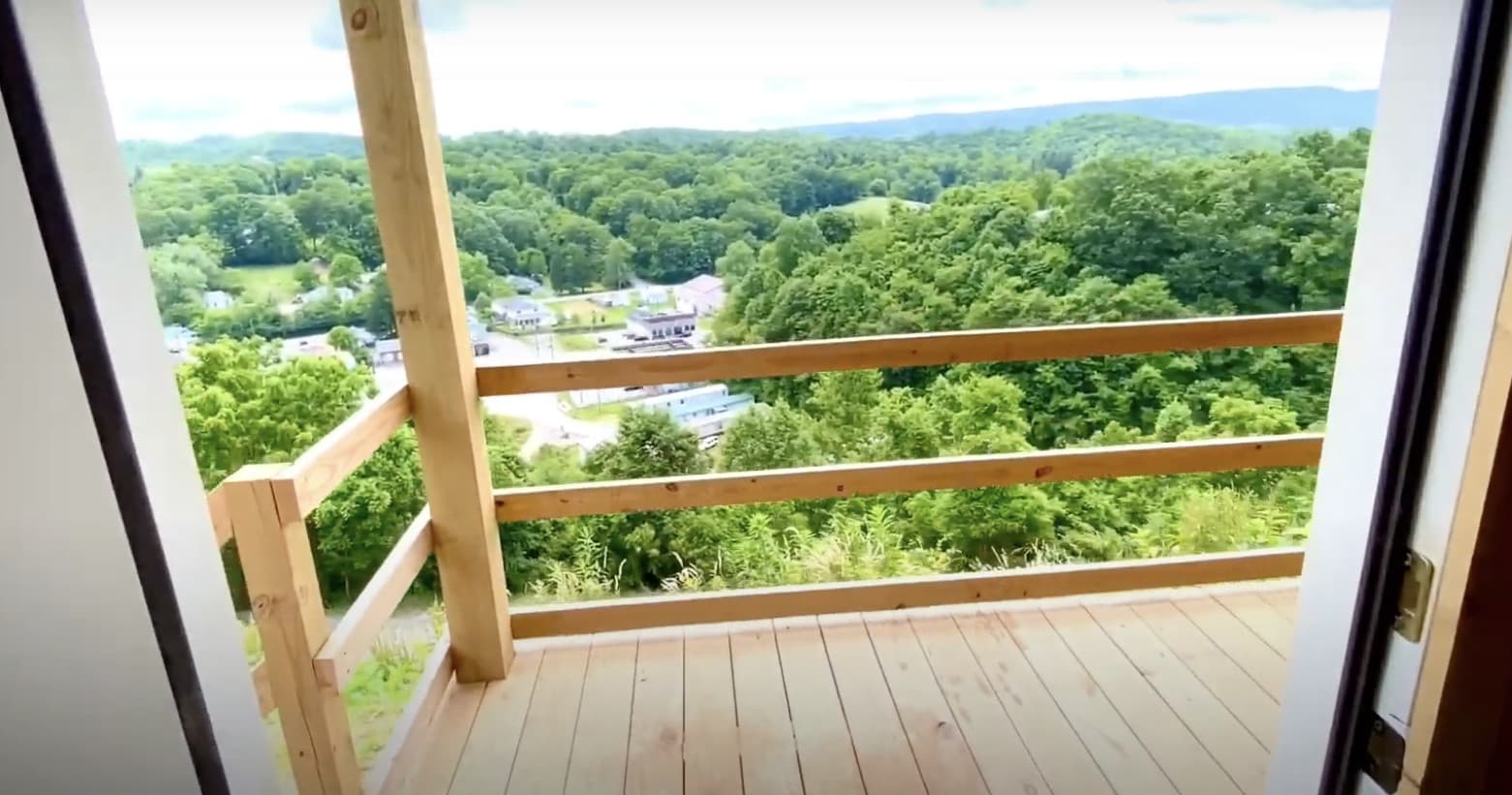 Cozy Cabin Retreat in Bluefield: Your Palmetto Suite Outdoor Getaway