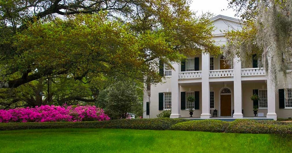 Exploring Natchez’s Monmouth Historic Inn: A Walk Through Southern Heritage