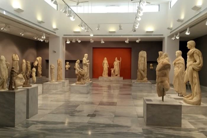 Archaeological Museum Tours in Iraklio with Experience Travel Crete