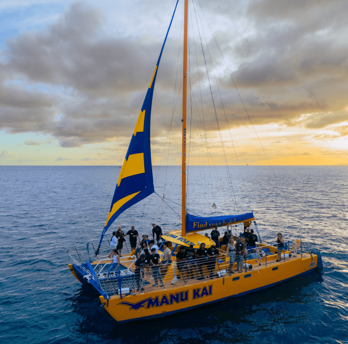 Private Honolulu Sunset Sail from Ala Moana — Manu Kai Evening Charters