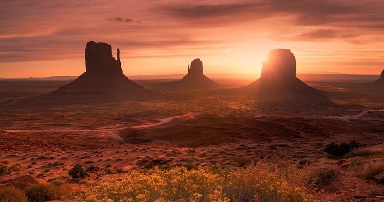 Sunrise Tour of Monument Valley in Utah