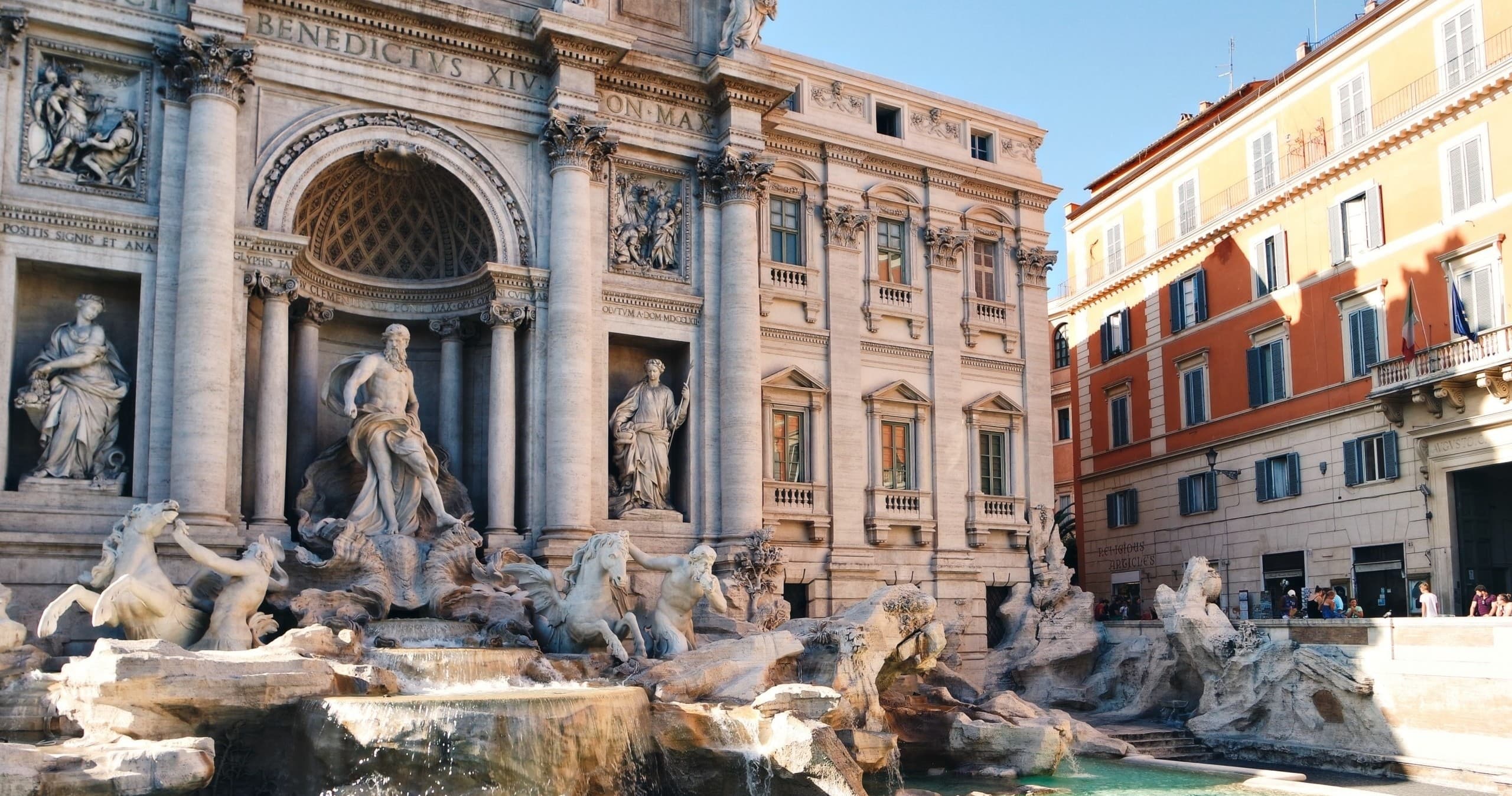 City Walk & Sightseeing in Rome with Alice in WondeRome
