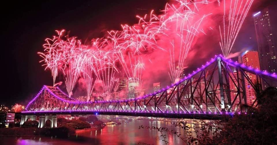 Water-Activities & Luxury at Brisbane's Riverfire with Aria Cruises