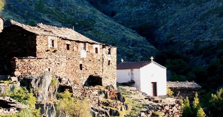 Historic Hiking with Just Come in Arouca’s Drave Village