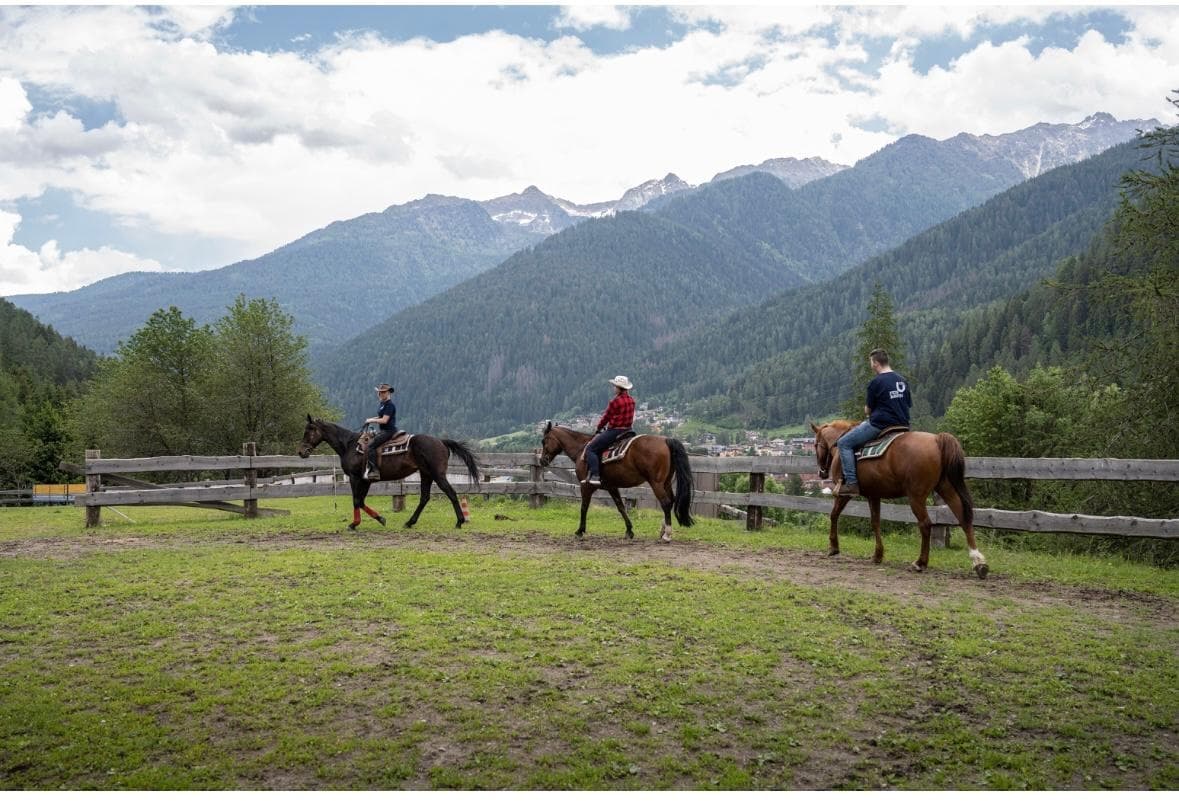 Horseback Winter Rides in Val di Sole with Azienda Turismo Val di Sole