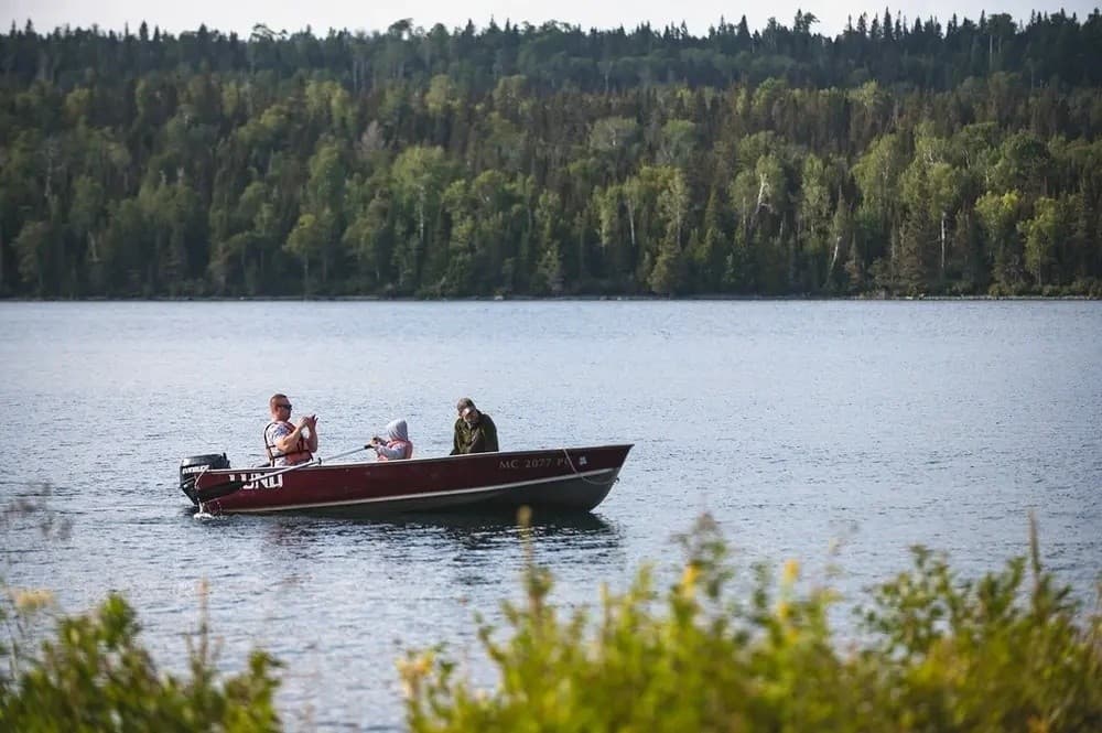 Rock Harbor Lodge Overnight Rentals: Canoes, Kayaks & Motorboats on Isle Royale