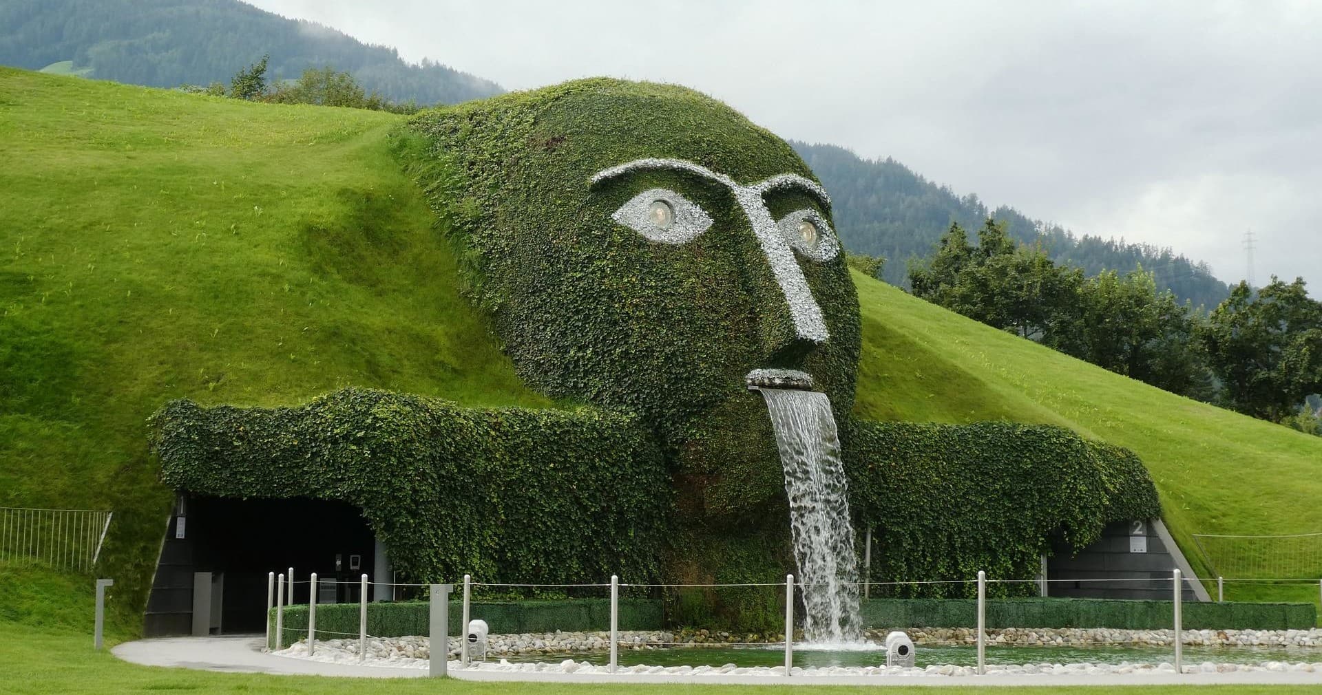 Explore Innsbruck and Swarovski Crystal Worlds: A Magical Day Trip from Munich