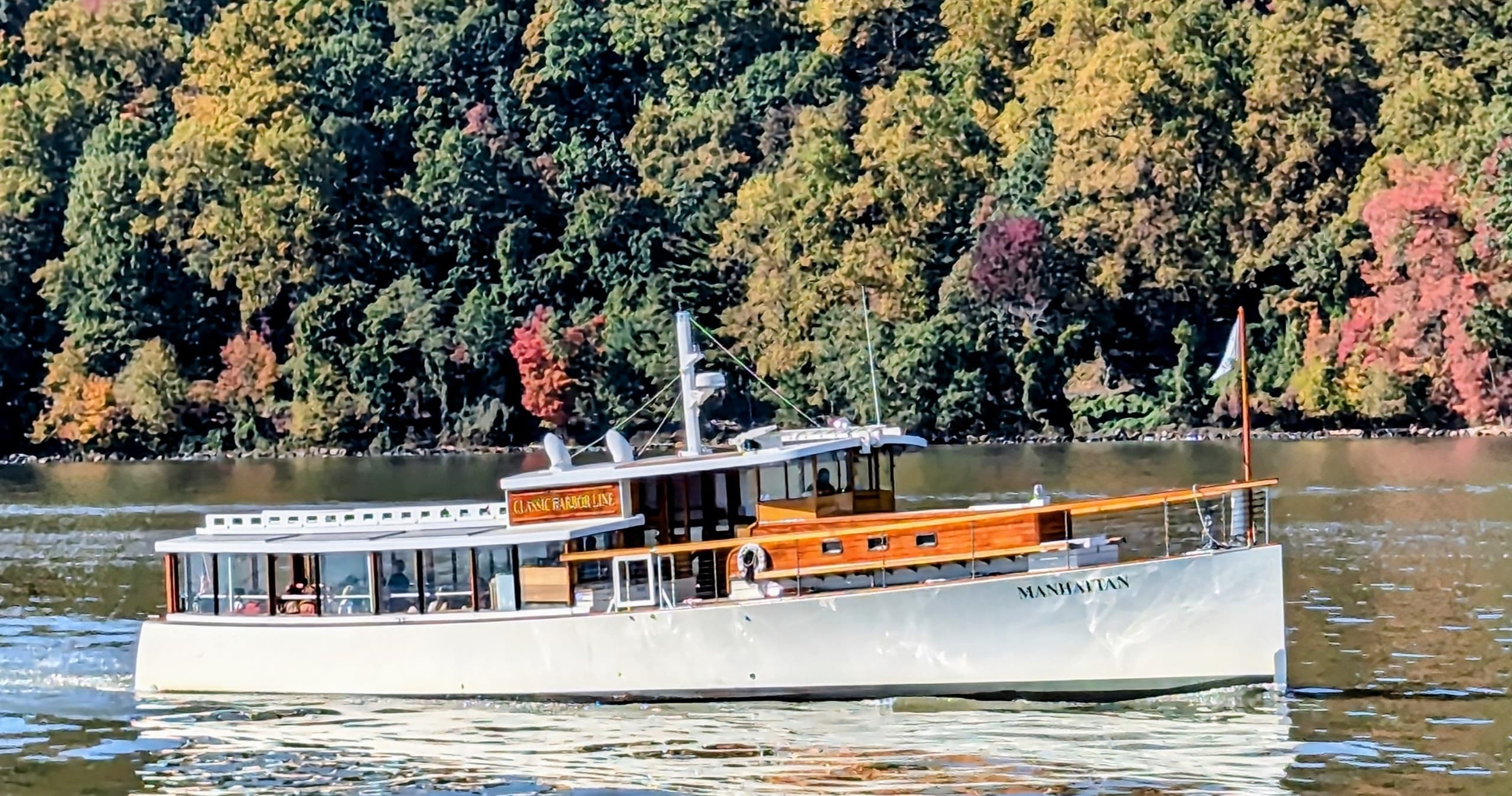 Fall Foliage & NYC Views with Grand Palisades Cruise by Classic Harbor Line