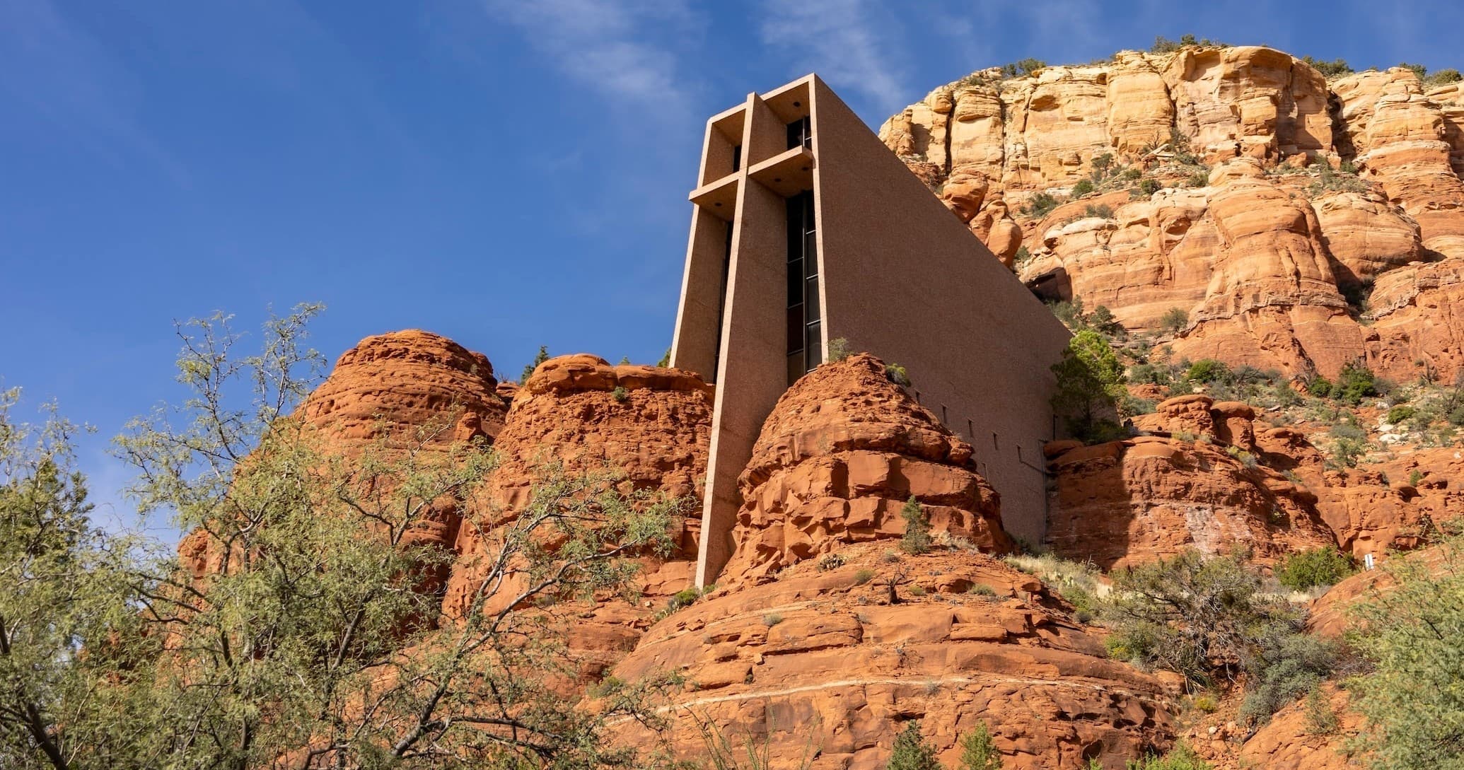 Explore Sedona’s Chapel of the Holy Cross: A Self-Guided Tour through Red Rock Majesty
