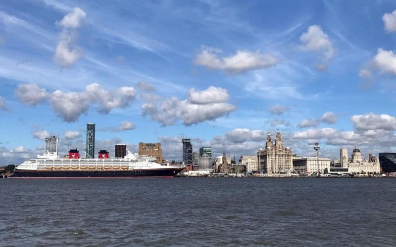 Liverpool Highlights & Mersey Ferry: Full-Day Guided City Tour