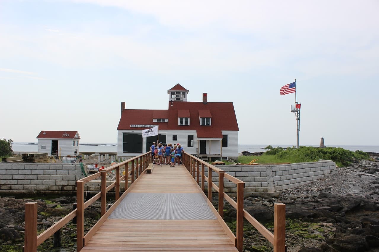 Sail to Wood Island & Life Saving Station Tour in Portsmouth