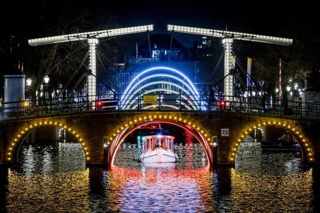 Dusk on the Canals: Smokey Light Tours' Evening Cruise in Amsterdam