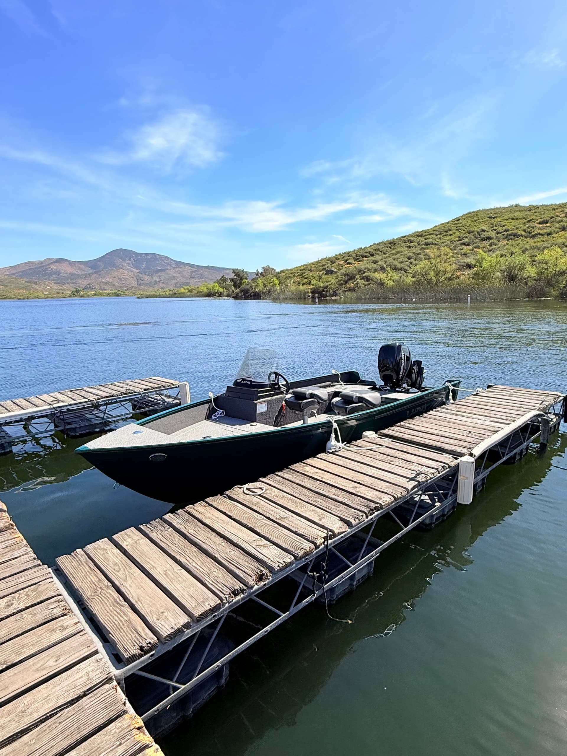 Premium Motorboat on Lake Skinner | California Boat Charters & Day Trips