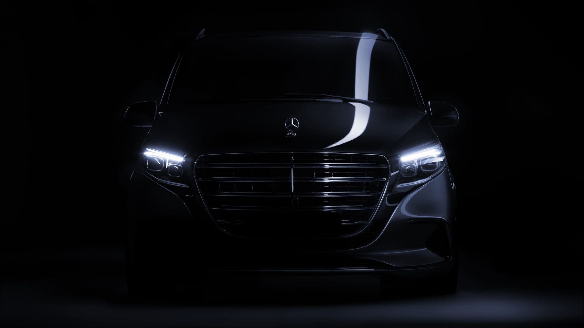 Seamless Airport Transfer in Tromsø with Luxury Mercedes Vans