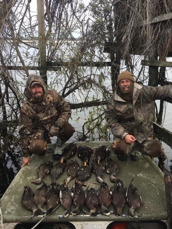 Chincoteague Bay Blinds: Guided Waterfowl Hunting & Decoy Retrieval