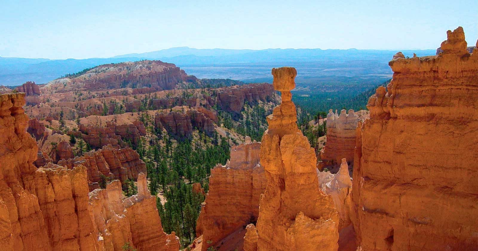 Scenic Bryce Canyon hoodoos panorama, sweeping desert vista
