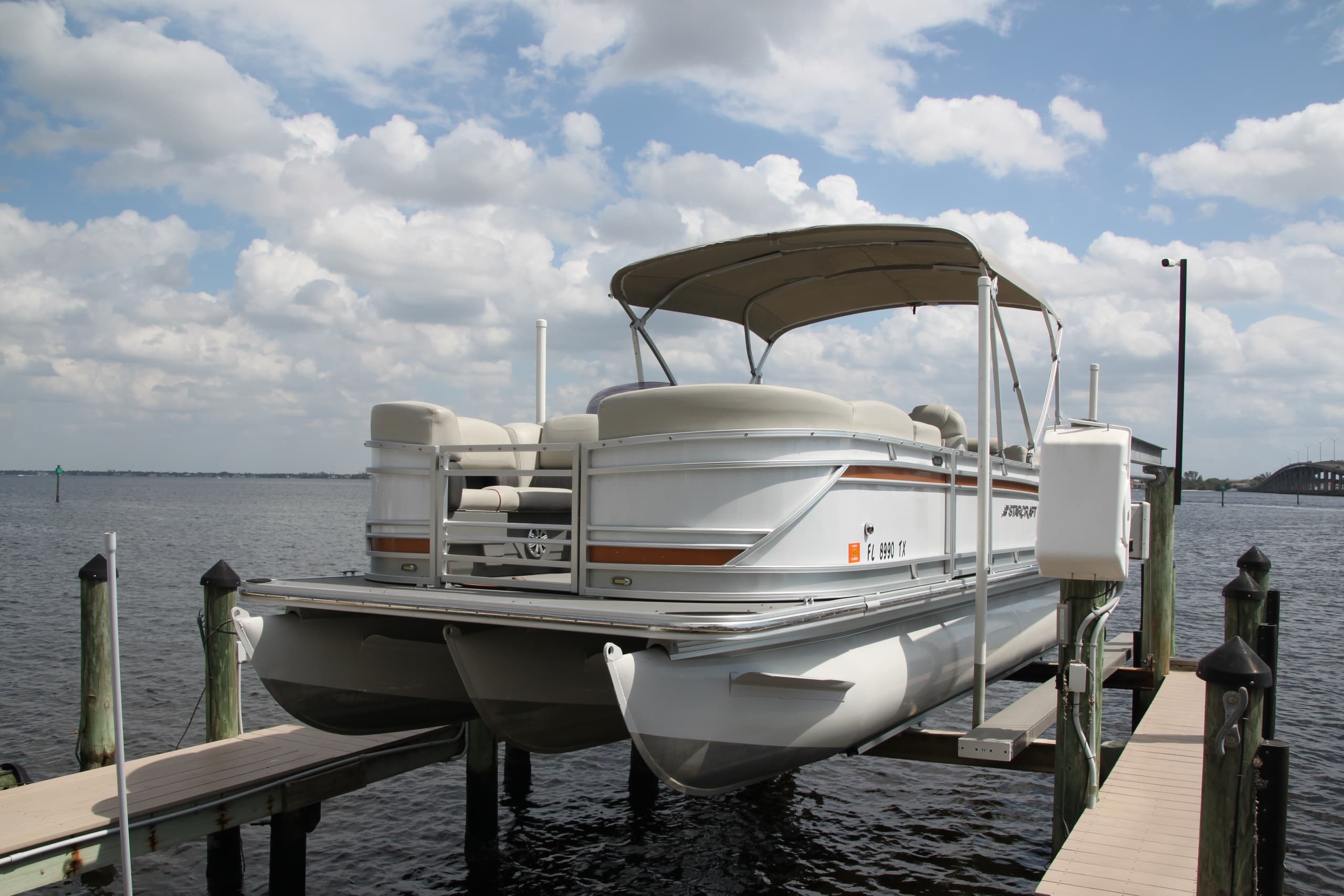 Cape Coral Cruising: Rent a 25-Foot Starcraft Tritoon for Backbay Adventures photo 2