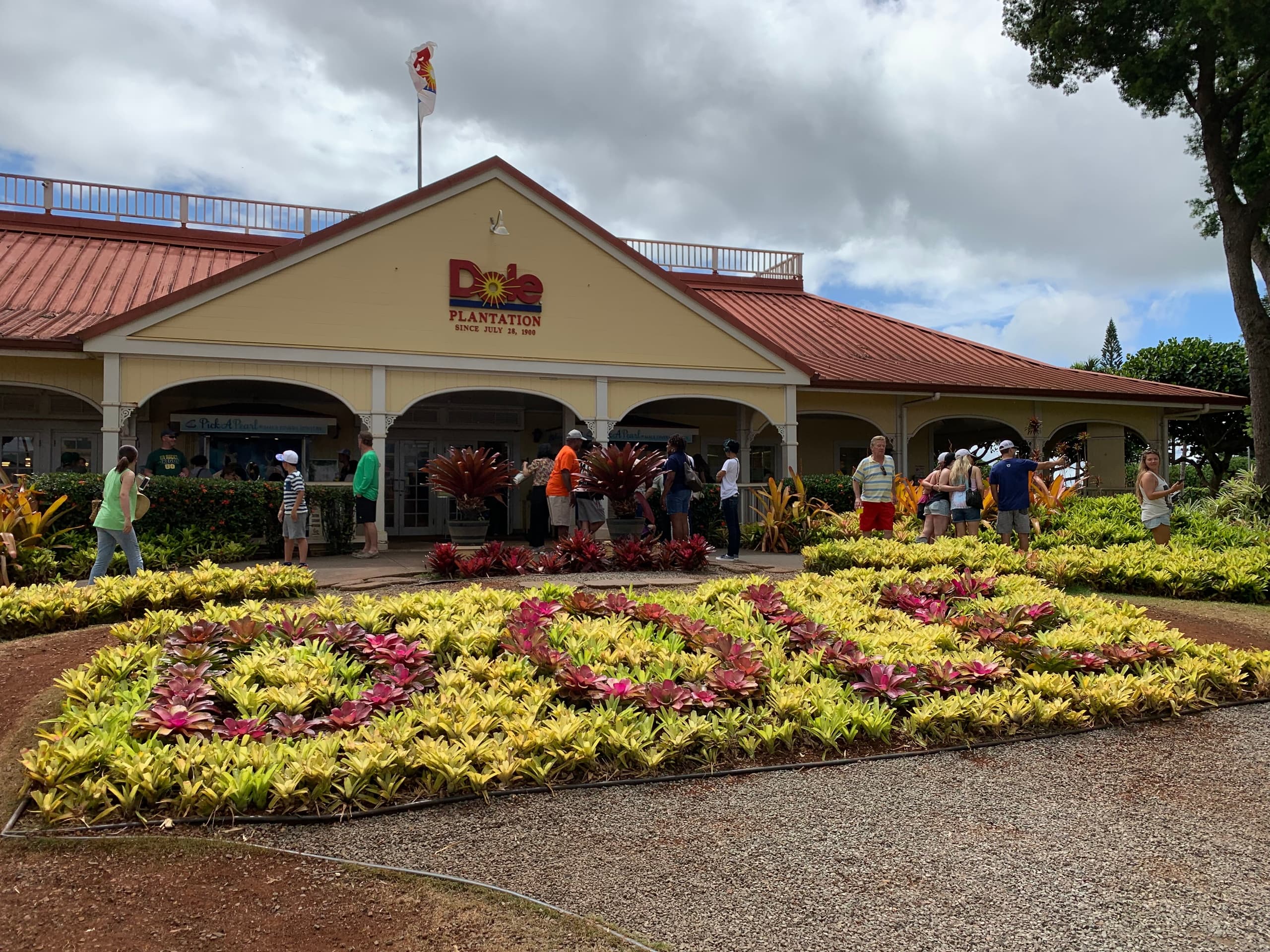 Oahu Scenic Circle Tour with Hawaiian Isle Excursion