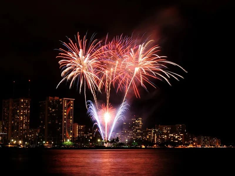 Sunset Dinner & Fireworks Cruise at The Kailani Yacht in Honolulu