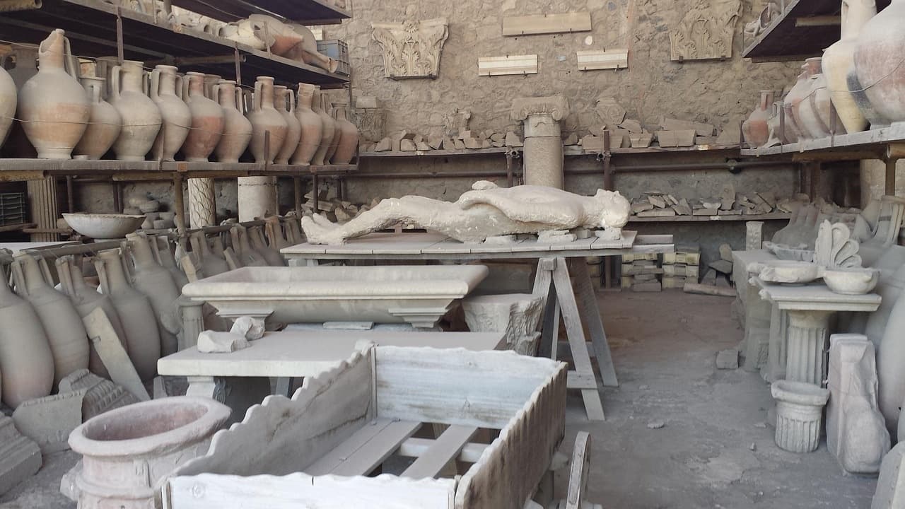 How to Read Pompeii: A 1.5-Hour Guided Walk Through Streets Frozen by Vesuvius photo 2